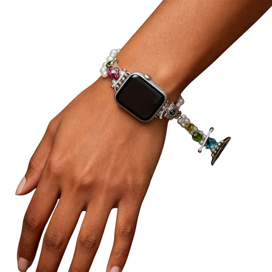 Bracelet Apple Watch perles et cristaux porté au poignet