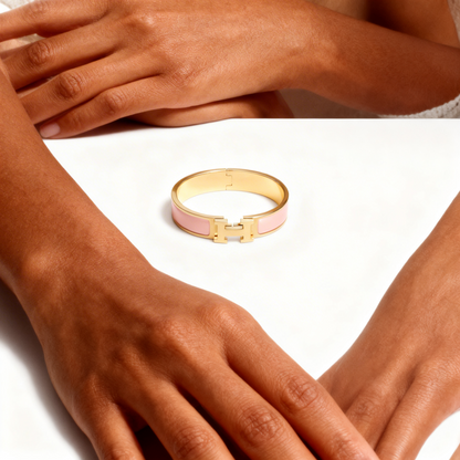 Bracelet Hermès clic H rose, vue alternative portée