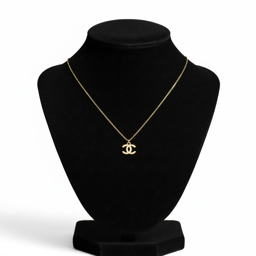 Collier Coco Chanel sur support