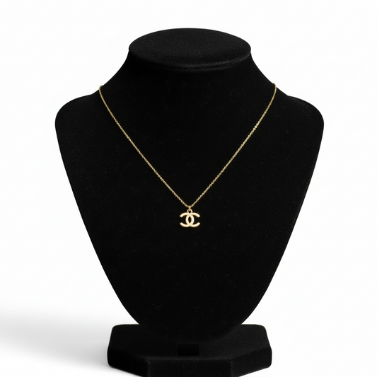 Collier Coco Chanel sur support