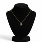 Collier Coco Chanel sur support