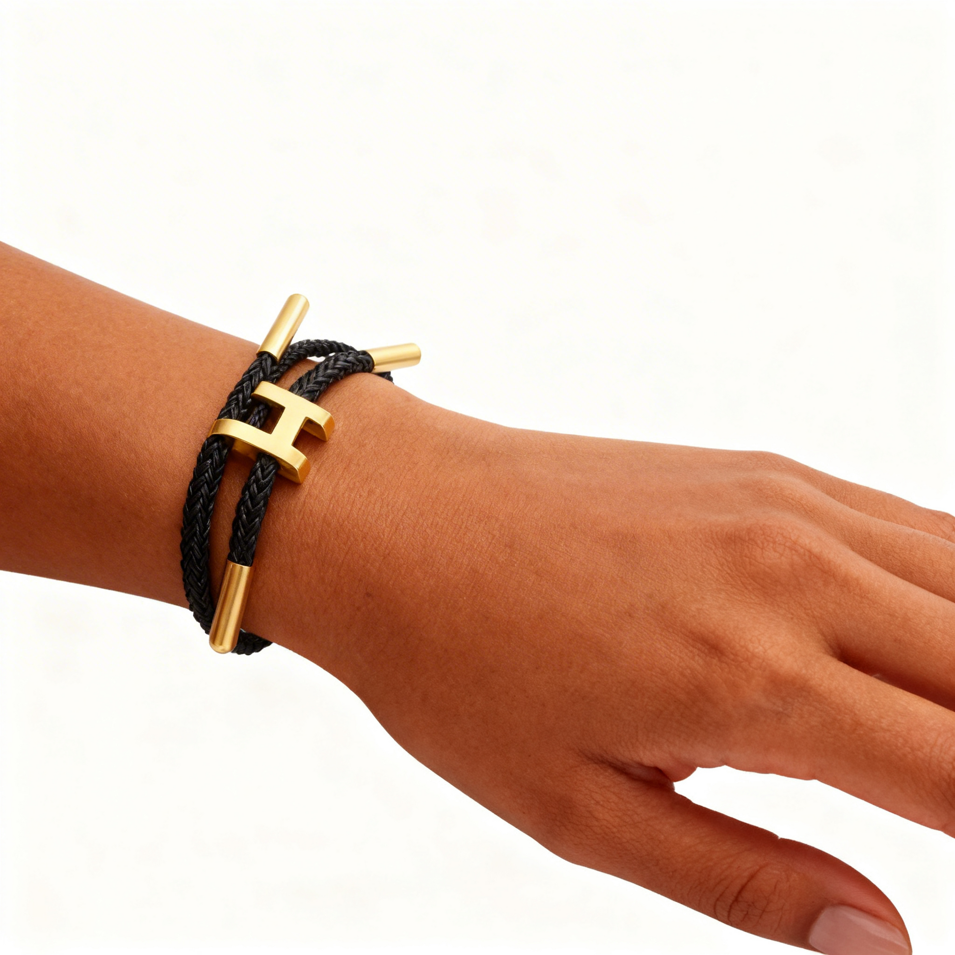 Bracelet Hermès cordon tressé noir, vue alternative portée